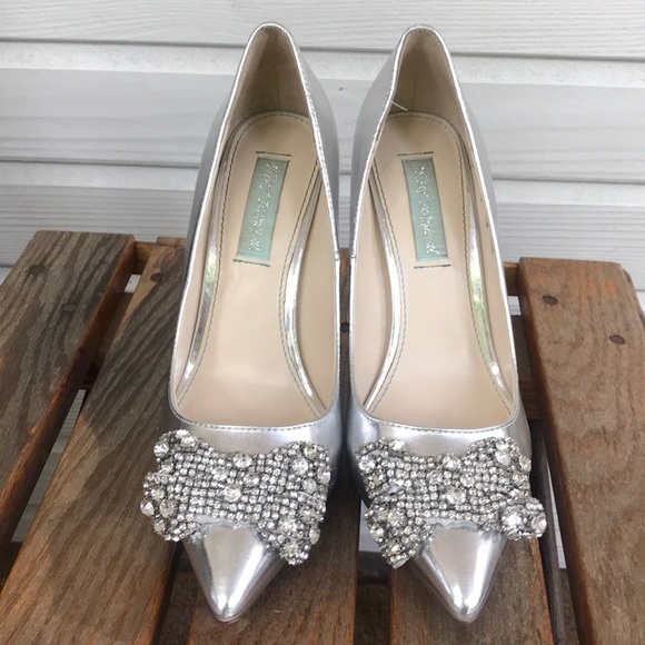 Betsey Johnson Silver Jewel Bow Heels - Picture 2 of 13